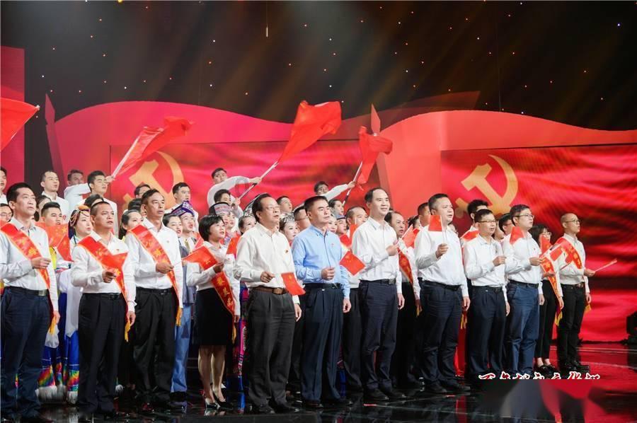满洲里市第十六届人民代表大会第四次会议召开主席团第一次会议